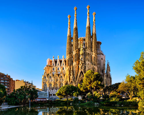 Sagrada-Familia-cathedral-in-Barcelona_Credit_Alamy_HN5TGE